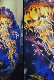 华丽的彩色大规模海蜇手臂纹身图案