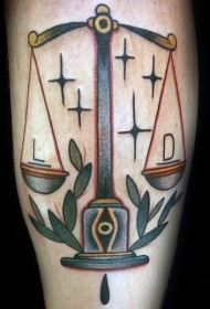 腿部彩色old school天秤座纹身图案