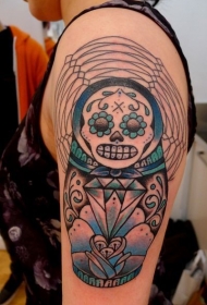 肩部插画风格色娃娃与珠宝纹身图案