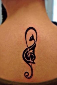 背部黑色猫图腾纹身图案