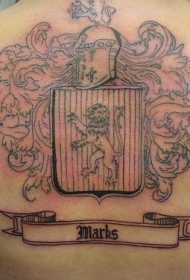 背部黑色线条徽章纹身图案