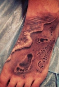 脚背照片风格的沙滩脚印纹身图案