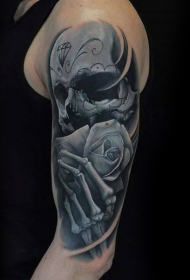 手臂神秘的骷髅与玫瑰纹身图案