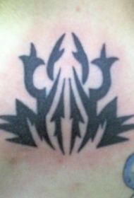 颈部黑色青蛙部落图腾纹身图案