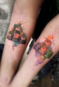 手臂水彩风格的键盘纹身图案