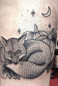 大腿黑白线条点刺睡眠狐狸纹身图案