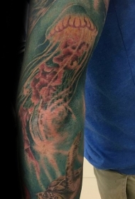 花臂彩色大水母与龟纹身图案