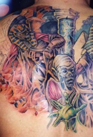 男性背部木乃伊彩色纹身图案