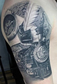 肩部灰色华丽的旧火车纹身图案