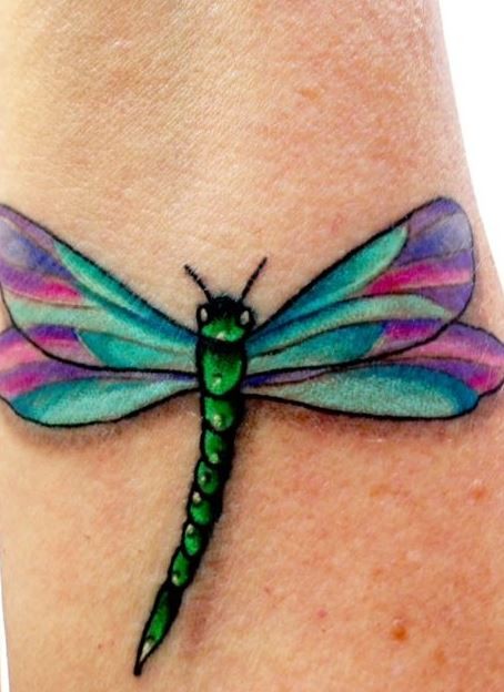 彩色美丽的蜻蜓纹身图案