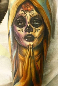 腿部彩色祈祷的死亡女孩纹身图片