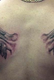 背部有趣的彩色血腥翅膀纹身图案