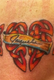 肩膀上的有趣的结心设计纹身