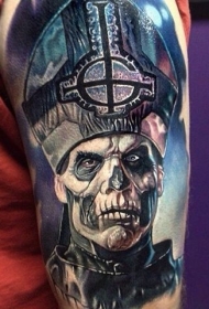 肩部彩色恶心的恶魔纹身图案