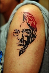 大臂素描式彩色简单肖像纹身图案