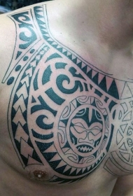 简单的黑色波利尼西亚图腾胸部纹身图案