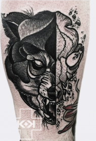 雕刻风格黑色熊头与头骨结合纹身图案