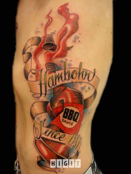 腰侧彩色新学校的风格与字母纹身图案