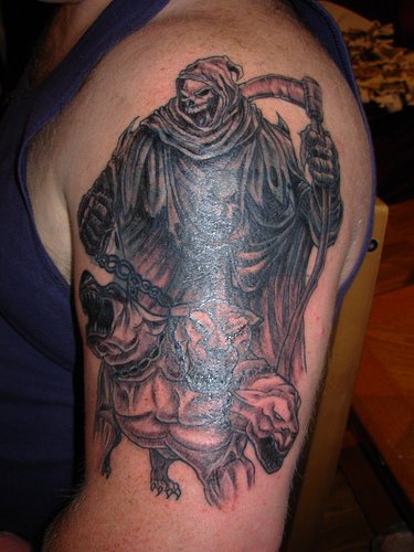 手臂死神地狱猎犬纹身图案