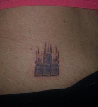 腰部有趣的俄罗斯方块纹身图案