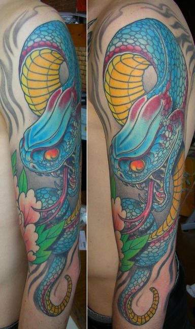 手臂蓝色亚洲风格蛇纹身图案