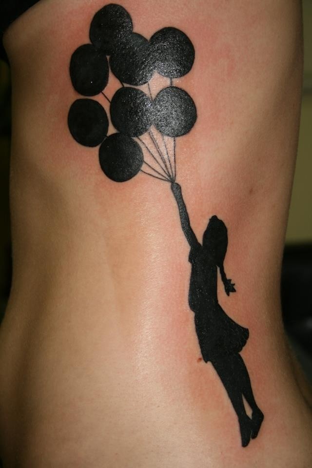 腰侧黑色人和气球纹身图案