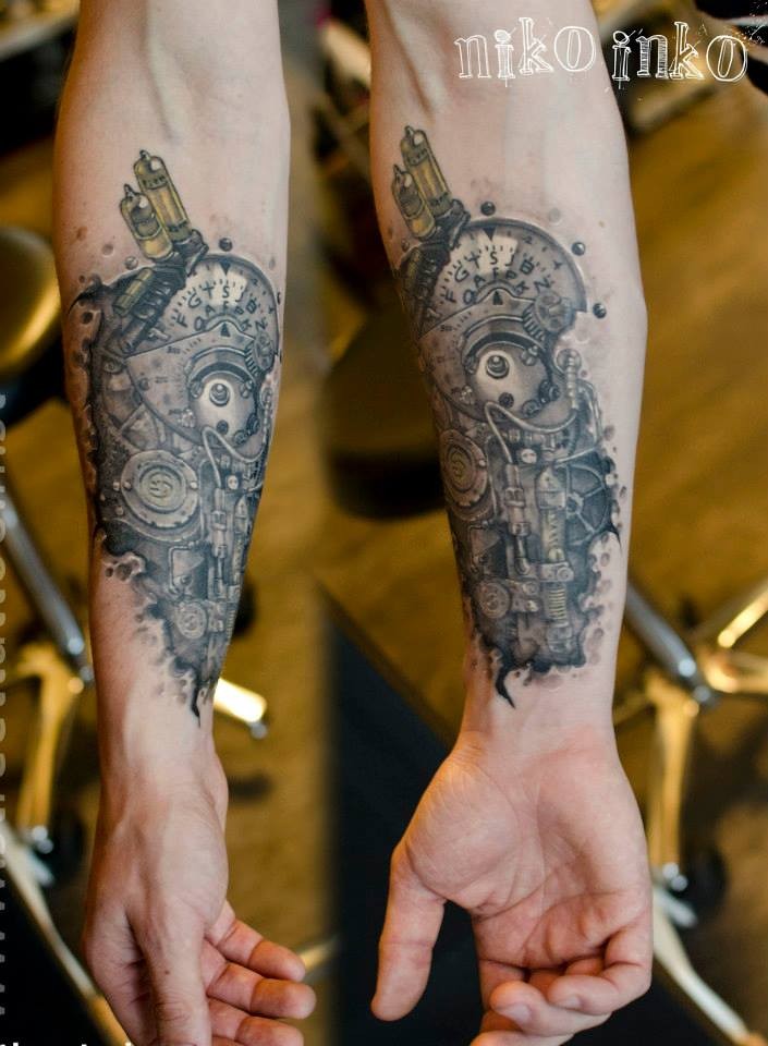 手臂彩色生物力学机械纹身图案