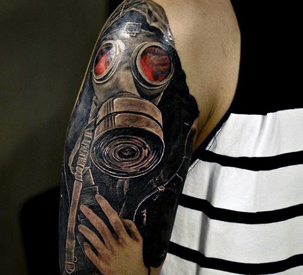 肩部彩色逼真的神秘男子防毒面具图案