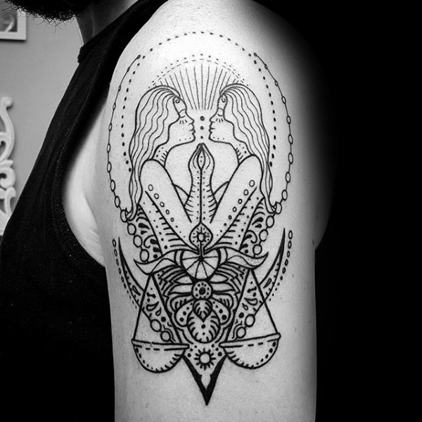 大臂黑色线条镜像女性与天秤座纹身图案