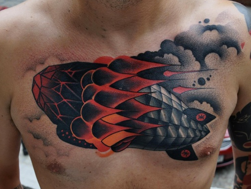 胸部old school燃烧的飞艇纹身图案