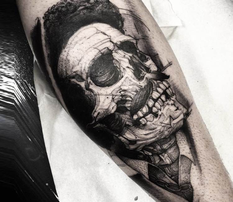 小臂old school黑色骷髅头与胡子纹身图案