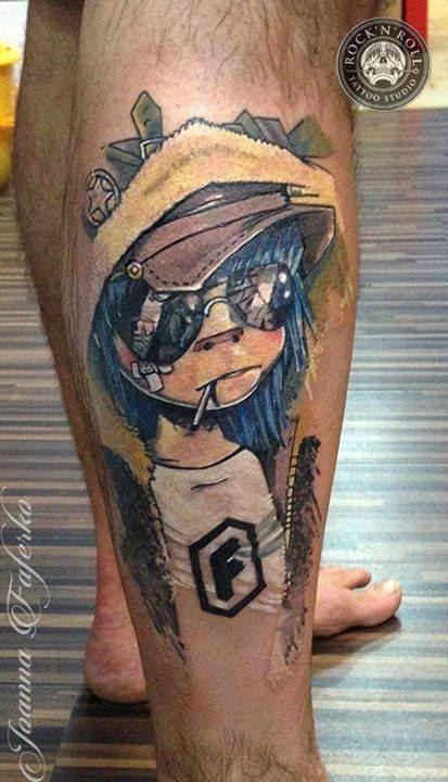 小腿彩色卡通男孩与香烟纹身图案