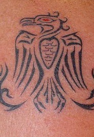 肩部黑色部落凤凰符号纹身图案