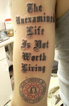 手臂字母花体座右铭纹身图案