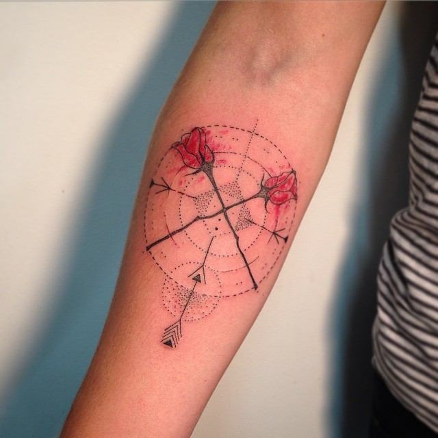 手臂小清新彩色玫瑰花纹身图案