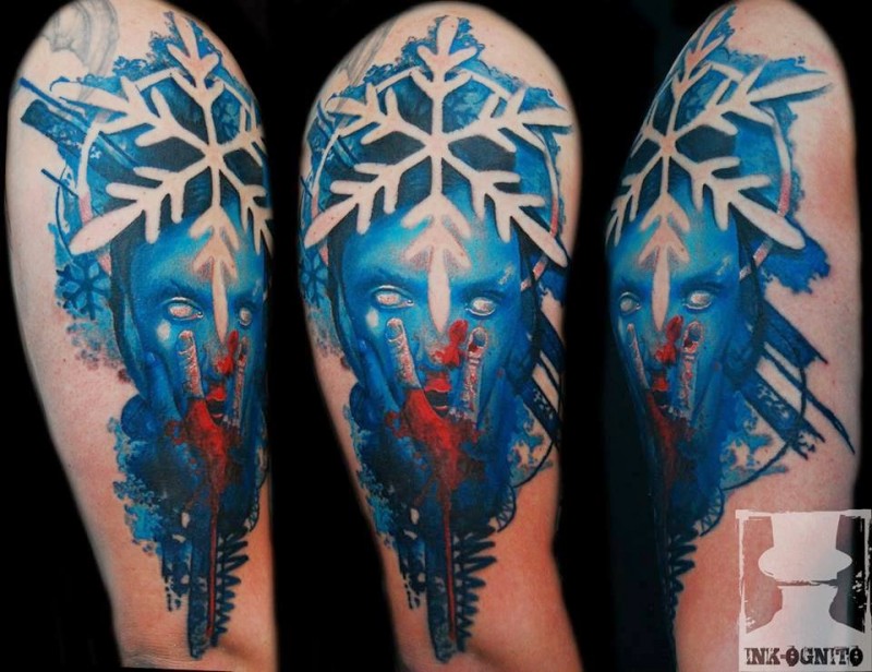 大臂梦幻风格的彩色神秘女人脸与雪花纹身图案
