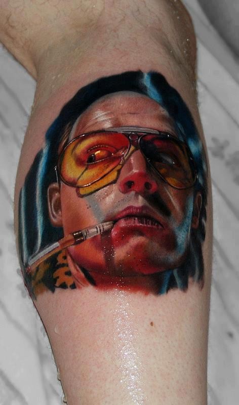 腿部彩色男士肖像纹身图案