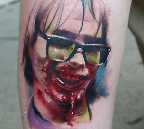腿部彩色恐怖风格血腥人物纹身图片