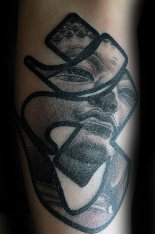 印度教字符与如来佛祖的纹身图案