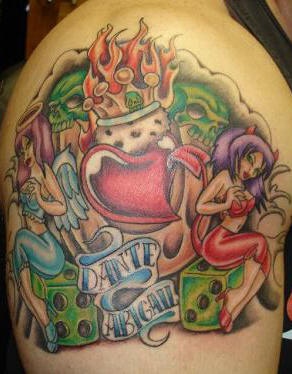 肩部彩色神圣的心纹身图案