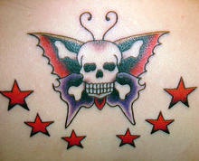 海盗骷髅蝶纹身图案