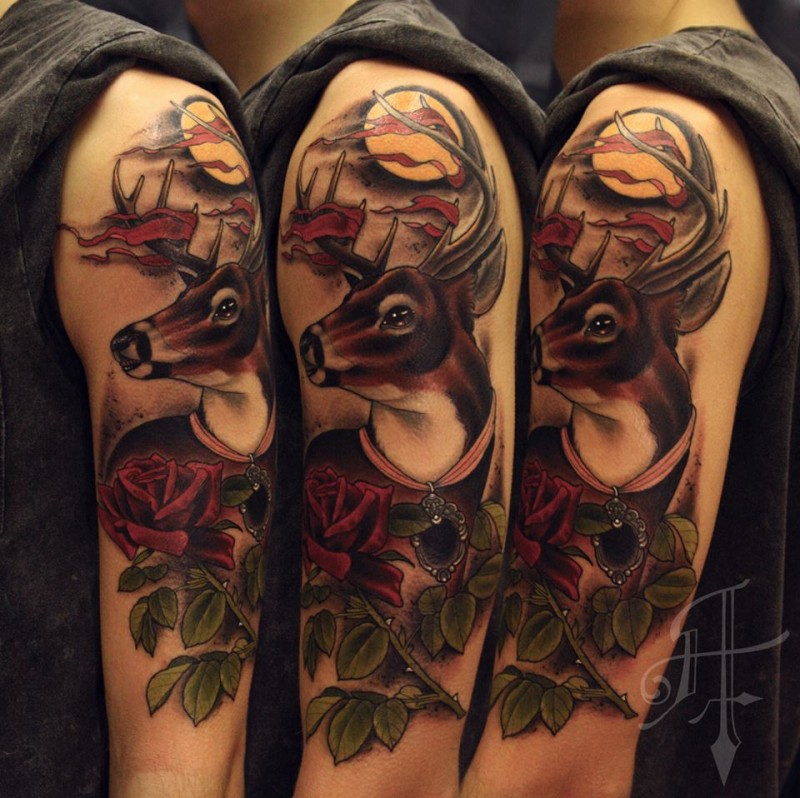 大臂彩色的鹿与花朵纹身图案