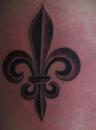 黑色百合花纹章纹身图案