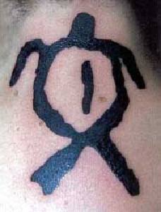 简约的黑色乌龟纹身图案