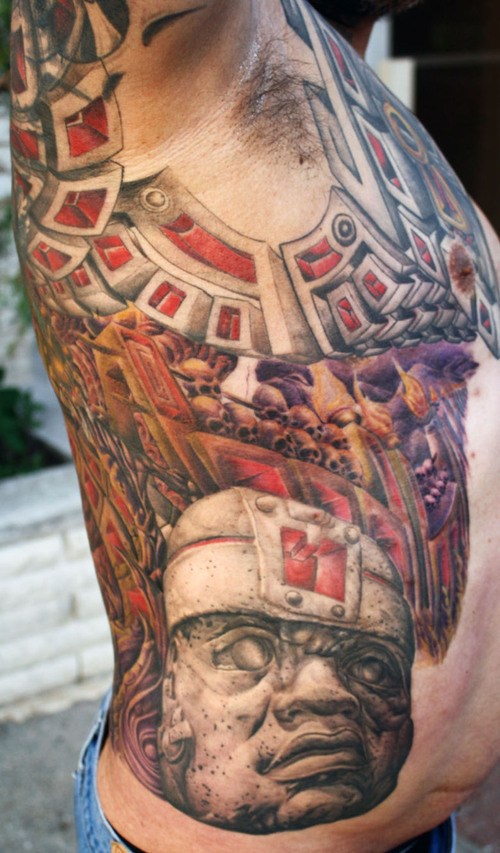 侧肋石头雕像与生物力学机械纹身图案