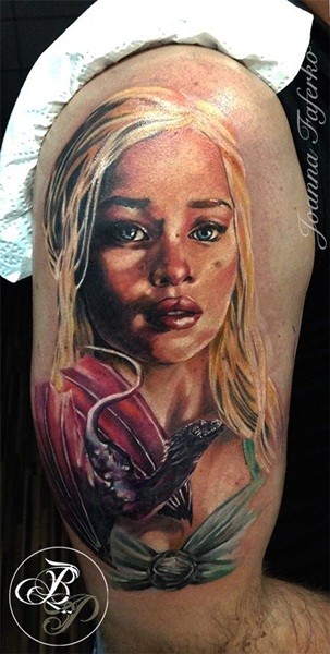 大臂彩色龙女王权力游戏人物纹身图案
