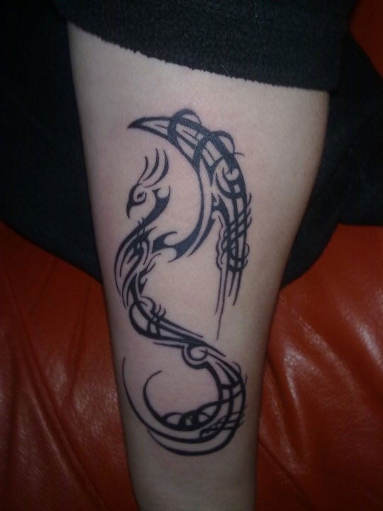 腿部黑色部落凤凰纹身图案