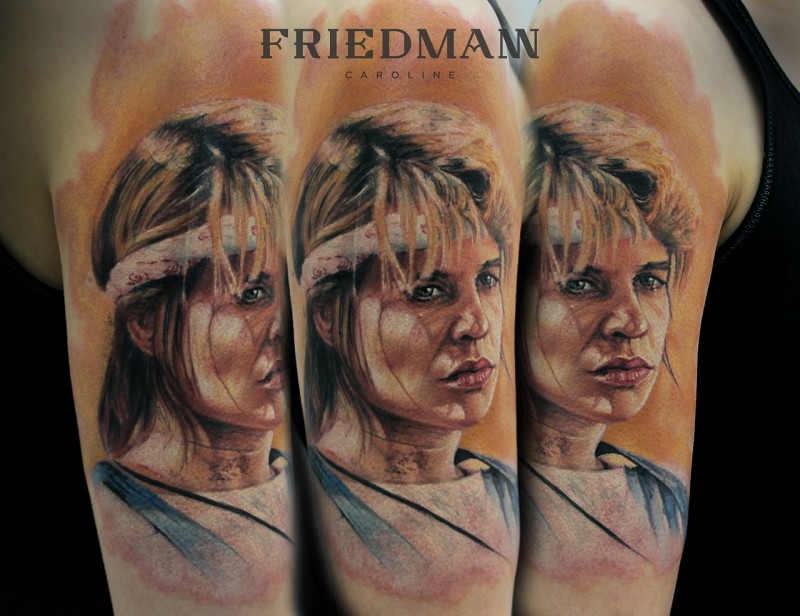 肩部漂亮的彩色女人纹身图案