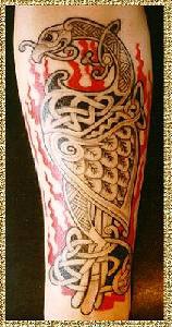 凯尔特魔法鸟和火焰纹身图案