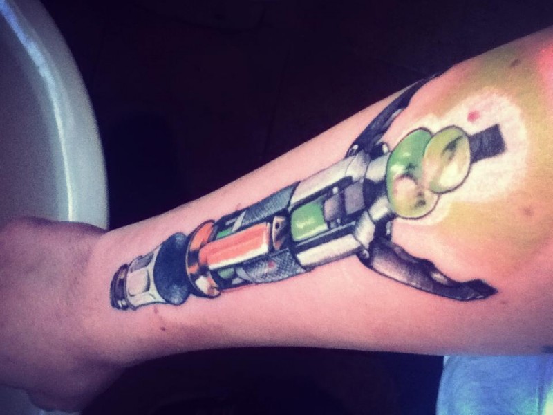 小臂五彩梦幻机械宝剑纹身图案